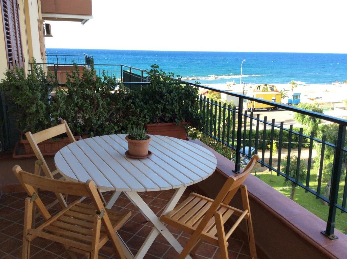 Golfo Di Tindari Apartments Фальконе Екстер'єр фото