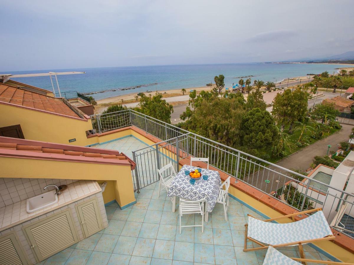 Golfo Di Tindari Apartments Фальконе Екстер'єр фото
